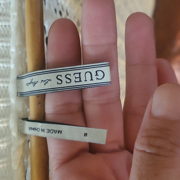 Guess off the shoulder sweater - Picture 2 of 3